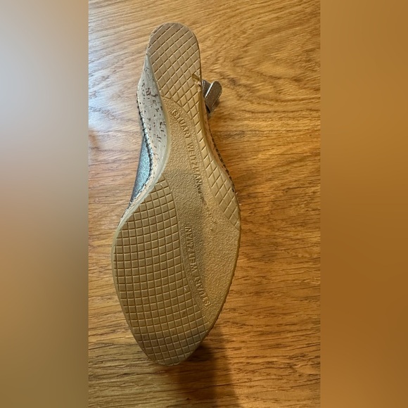 🖤 STUART WEITZMAN Brushed Gold Leather Wedge 🖤 - Picture 7 of 10